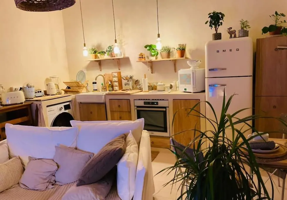 C'Est La Vie… A Marseille Apartment