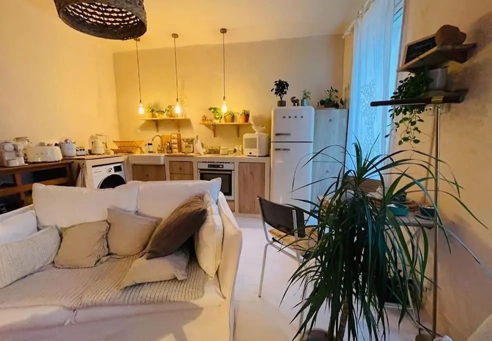 C'Est La Vie… A Marseille Apartment